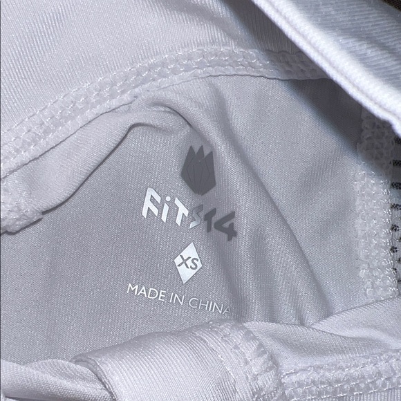 White Short Sleeve Kids Tee spf50+ girls shirt - Picture 3 of 4